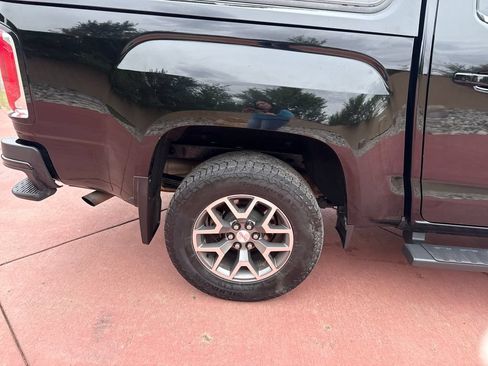 Used 2015 GMC Canyon SLE w/ All-Terrain Package AWD/4WD image 32