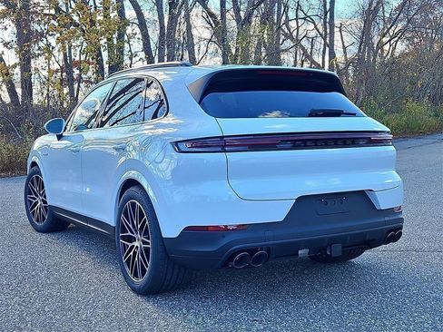 New 2026 Porsche Cayenne S image 3