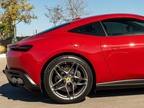 Used 2022 Ferrari Roma RWD image 25