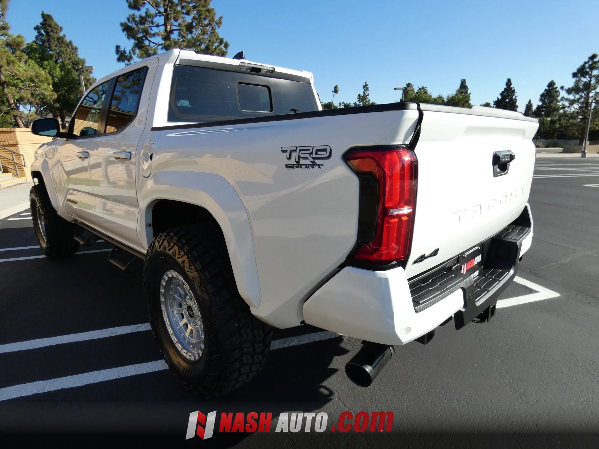Used 2026 Toyota Tacoma TRD Sport w/ TRD Sport Upgrade Package AWD/4WD image 12