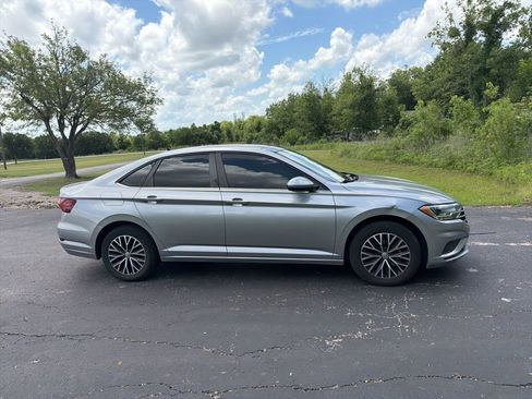 Used 2021 Volkswagen Jetta SE w/ SE Cold Weather Package FWD image 2