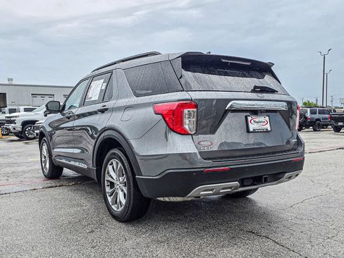Used 2023 Ford Explorer XLT w/ Equipment Group 202A AWD/4WD image 4