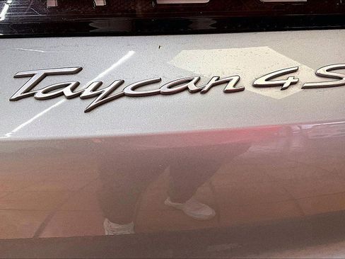 Used 2021 Porsche Taycan 4S w/ Premium Package image 29