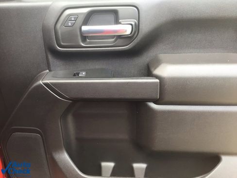 Used 2024 Chevrolet Silverado 2500 Custom w/ Custom Value Package image 16