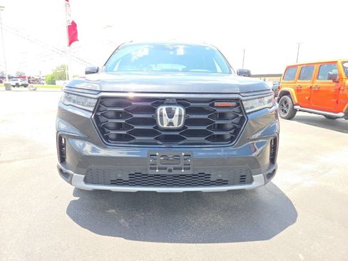 Used 2025 Honda Pilot TrailSport image 2