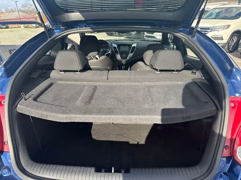 Used 2017 Hyundai Veloster Value Edition image 24