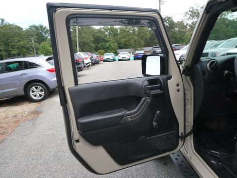 Used 2018 Jeep Wrangler Sport AWD/4WD image 11