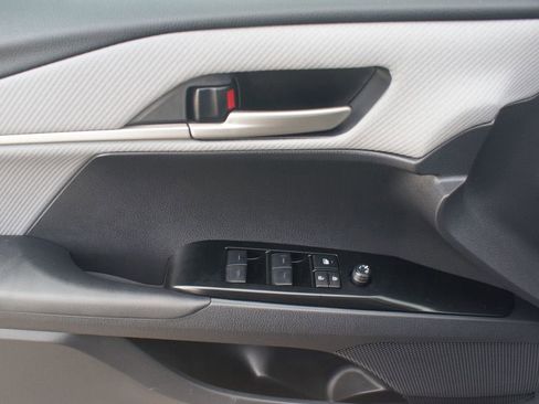 Used 2026 Toyota Camry SE FWD image 28