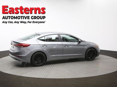 Used 2017 Hyundai Elantra SE w/ Cargo Package image 39