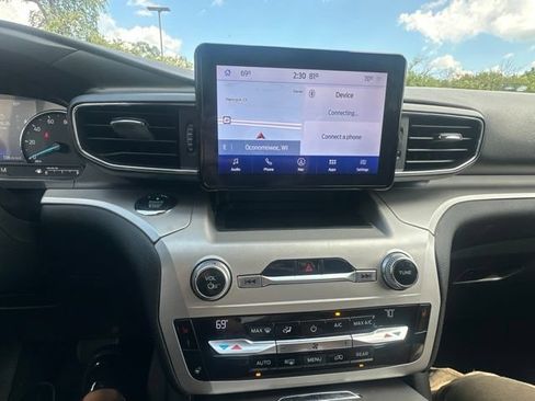 Used 2020 Ford Explorer XLT w/ Equipment Group 202A AWD/4WD image 14