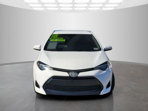 Used 2018 Toyota Corolla LE image 2
