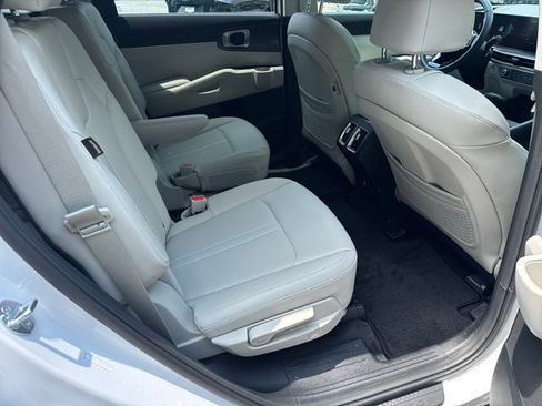 Certified 2025 Kia Sorento EX AWD/4WD image 17