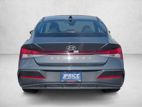 Used 2024 Hyundai Elantra SEL FWD image 7