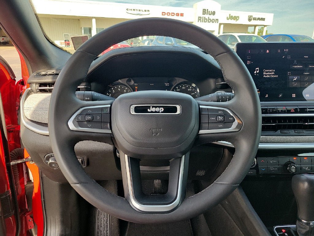Used 2024 Jeep Compass Latitude AWD/4WD image 19