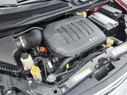 Used 2012 Chrysler Town & Country Touring-L w/ Driver Convenience Group image 16