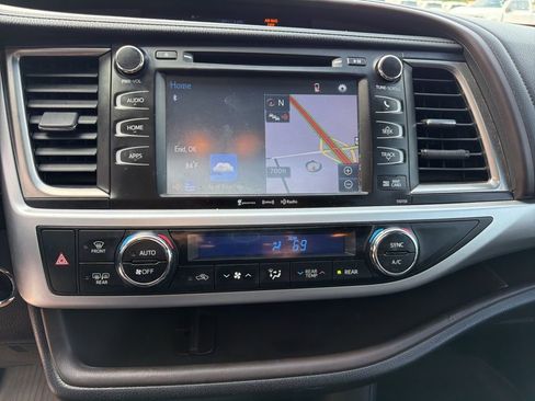Used 2016 Toyota Highlander XLE AWD/4WD image 25