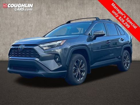 Used 2022 Toyota RAV4 XLE Premium image 10