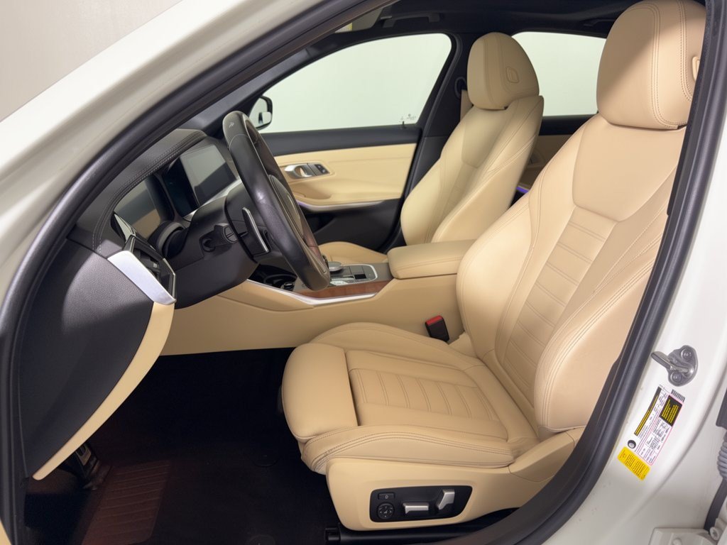 Used 2021 BMW 330i Sedan w/ M Sport Package RWD image 5