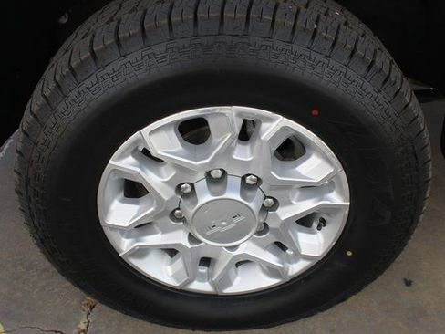 Used 2022 Chevrolet Silverado 2500 LT w/ Convenience Package image 24