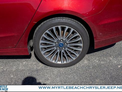 Used 2017 Ford Fusion SE w/ Fusion SE Technology Package image 12