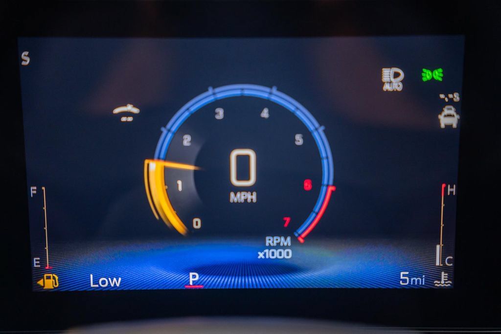 New 2026 Chevrolet Trax LT w/ Sunroof Package FWD image 40