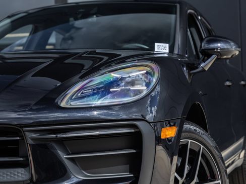 Certified 2026 Porsche Macan AWD/4WD image 16