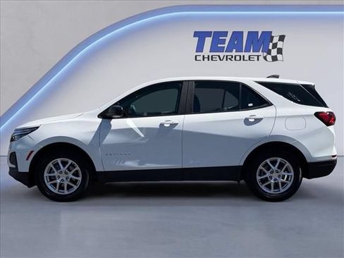 Used 2023 Chevrolet Equinox LS w/ Driver Confidence II Package FWD image 2