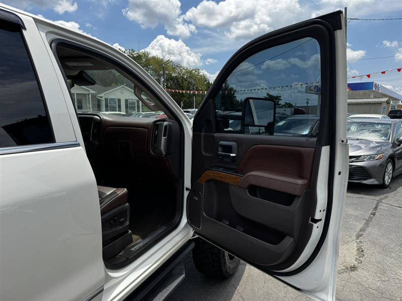 Used 2015 Chevrolet Silverado 1500 High Country w/ High Country Premium Package AWD/4WD image 15