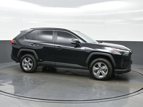 Used 2025 Toyota RAV4 XLE w/ Convenience Package AWD/4WD image 7
