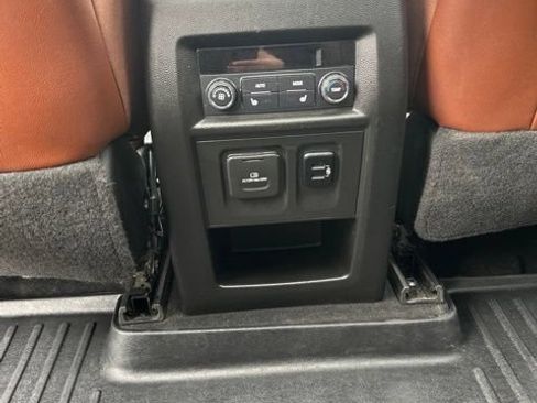 Used 2018 Chevrolet Traverse High Country AWD/4WD image 21