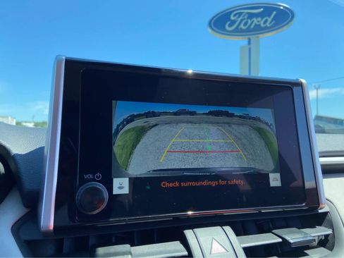 Used 2025 Toyota RAV4 XLE FWD image 37