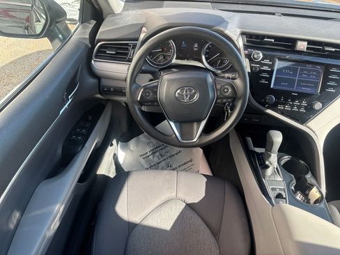 Used 2020 Toyota Camry LE image 2