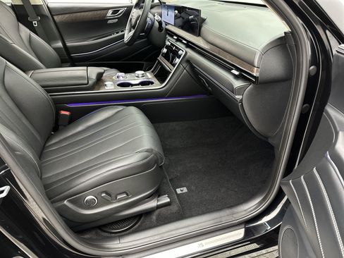 Certified 2025 Genesis GV80 2.5T Select AWD/4WD image 25