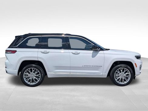 Used 2024 Jeep Grand Cherokee Summit AWD/4WD image 3