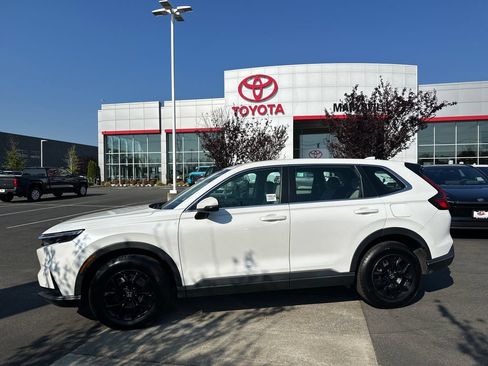 Used 2023 Honda CR-V LX image 2