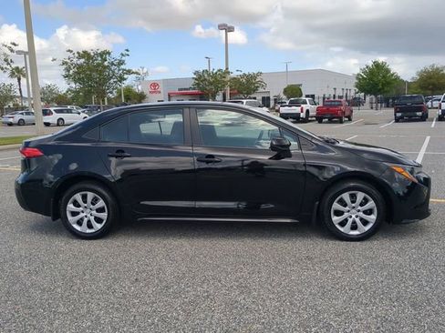 Certified 2025 Toyota Corolla LE image 3