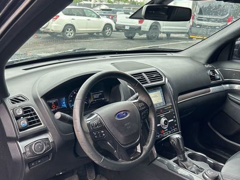 Used 2018 Ford Explorer Limited w/ Equipment Group 301A AWD/4WD image 14