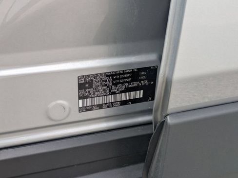 Used 2025 Toyota RAV4 XLE FWD image 38