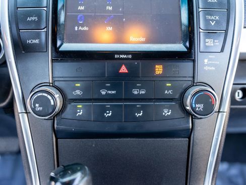 Used 2016 Toyota Camry SE image 22