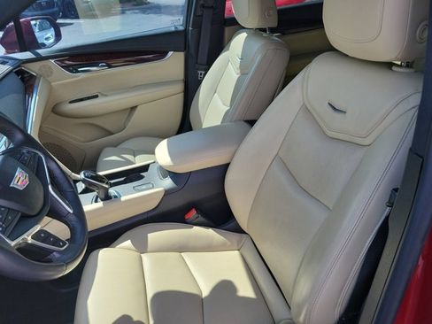 Used 2018 Cadillac XT5 Luxury w/ Driver Awareness Package image 19