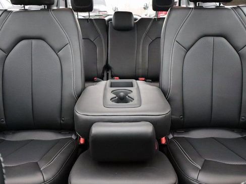 New 2026 Chrysler Pacifica Select image 37