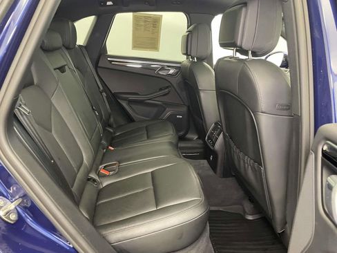 Certified 2022 Porsche Macan AWD/4WD image 22