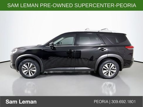 Used 2023 Nissan Pathfinder SL w/ Black Appearance Package AWD/4WD image 4
