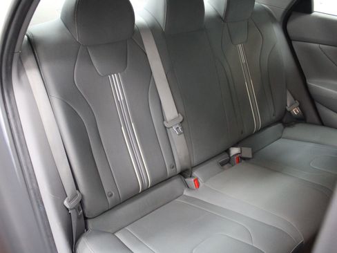 Used 2022 Hyundai Elantra SEL FWD image 24