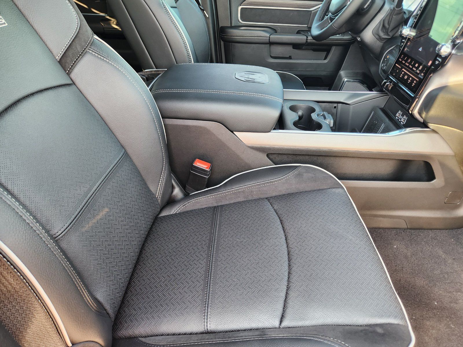 New 2026 RAM 3500 Laramie AWD/4WD image 14