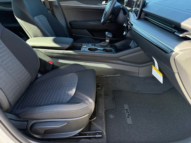 New 2027 Kia K5 LXS FWD image 10