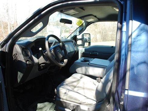 Used 2016 Ford F550 4x4 Regular Cab Super Duty image 8