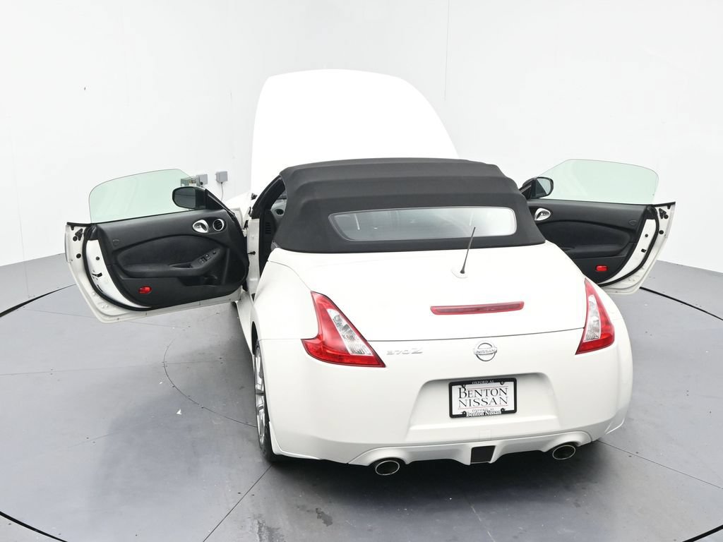 Used 2010 Nissan 370Z Touring RWD image 21