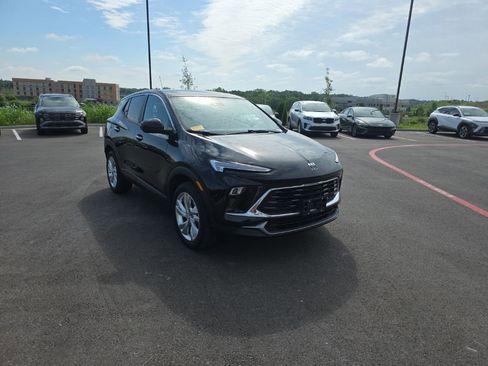 Used 2024 Buick Encore GX Preferred w/ Comfort Package AWD/4WD image 3
