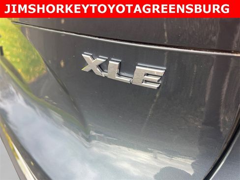 Used 2024 Toyota Venza XLE image 12